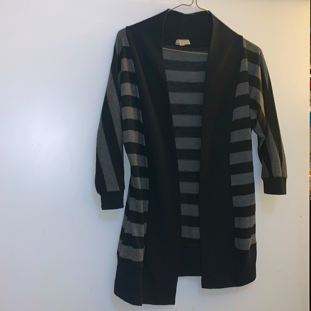 Cardigan with 3/4 sleeves. EUC